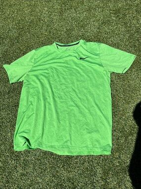 Nike Men’s Green Short Sleeve Athletic Tee large